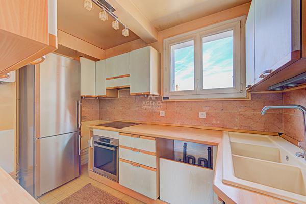 Appartement Saint Germain En Laye 4 pièces 64.10 m2 298 000 € **  - Référence  18433
