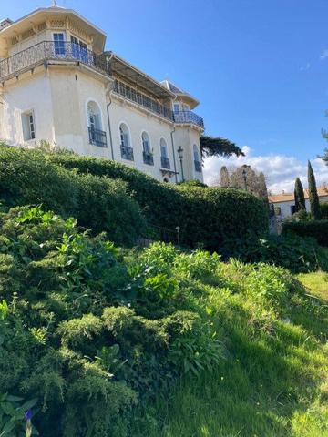 Bel appartement meublé de 270 m² - Libre