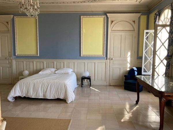 Bel appartement meublé de 270 m² - Libre