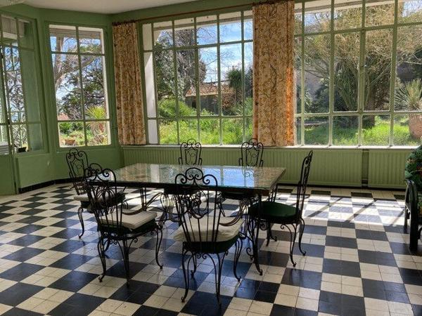 Bel appartement meublé de 270 m² - Libre