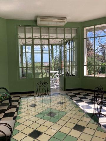 Bel appartement meublé de 270 m² - Libre