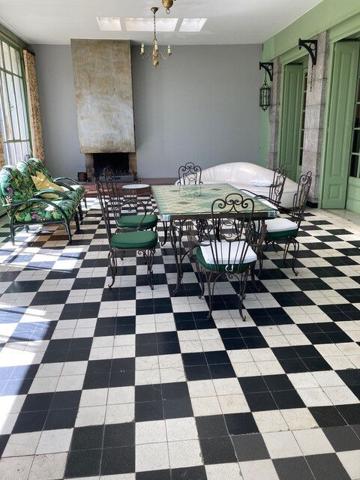 Bel appartement meublé de 270 m² - Libre