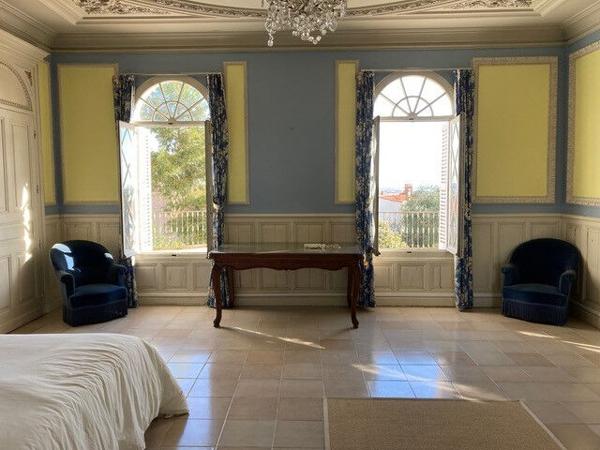 Bel appartement meublé de 270 m² - Libre