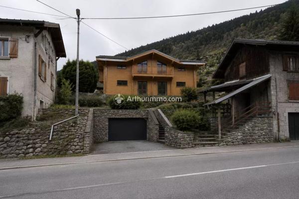 Vente                                                      Chalet
                        
                     6 pièces                      153 m2                     à Morzine