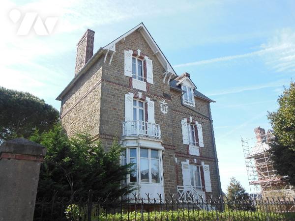 Propriété usage d'habitation 300 m de la mer composée une maison principale Bâtiment Garage Terrain