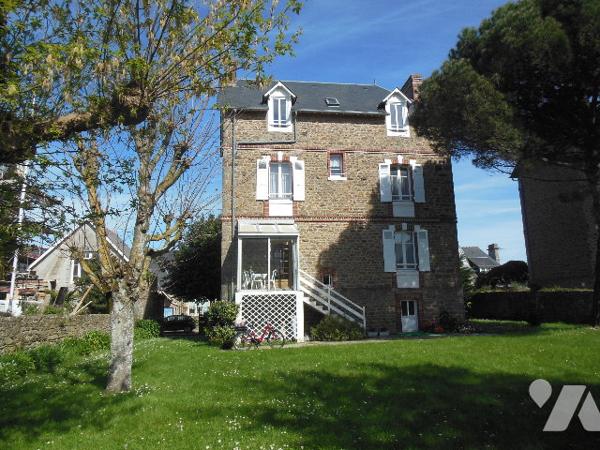 Propriété usage d'habitation 300 m de la mer composée une maison principale Bâtiment Garage Terrain