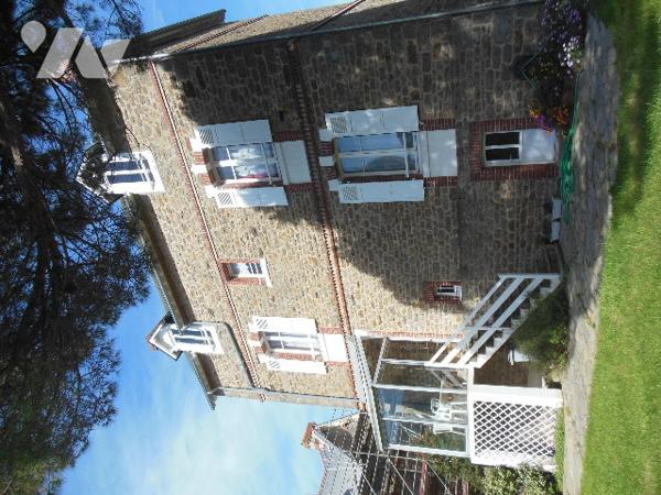 Propriété usage d'habitation 300 m de la mer composée une maison principale Bâtiment Garage Terrain