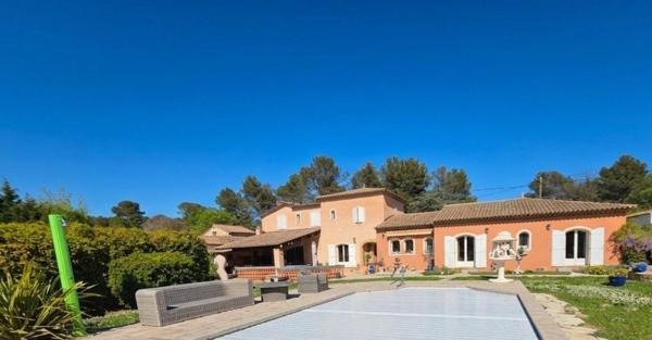 Grande propriété 5 chambres très fort potentiel