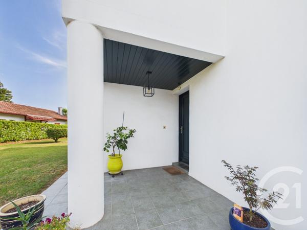 Maison à vendre  5 pièces - 106 m 2   USTARITZ  - 64