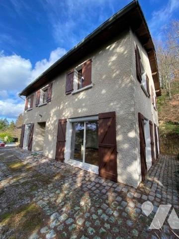 Exclusivité, une villa individuelle datant de 1978, construction en moellons et crépi, d’une sur