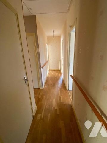 Exclusivité, une villa individuelle datant de 1978, construction en moellons et crépi, d’une sur