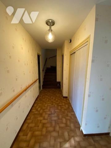 Exclusivité, une villa individuelle datant de 1978, construction en moellons et crépi, d’une sur