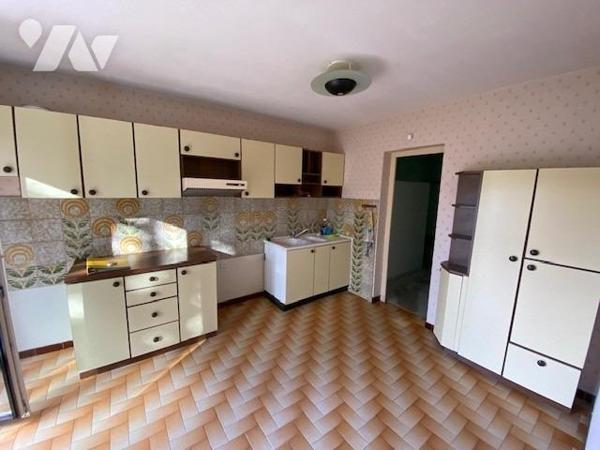 Exclusivité, une villa individuelle datant de 1978, construction en moellons et crépi, d’une sur