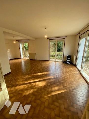 Exclusivité, une villa individuelle datant de 1978, construction en moellons et crépi, d’une sur