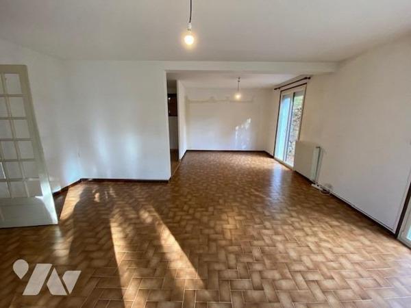 Exclusivité, une villa individuelle datant de 1978, construction en moellons et crépi, d’une sur