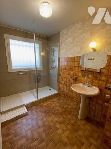 Exclusivité, une villa individuelle datant de 1978, construction en moellons et crépi, d’une sur