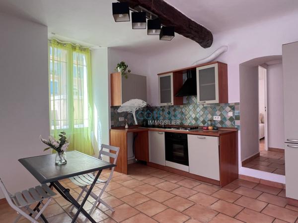 Lorgues (83510) Appartement 2 pièces 1 chambre rénové rez-de-chaussée centre de Lorgues...
