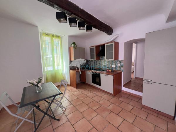 Lorgues (83510) Appartement 2 pièces 1 chambre rénové rez-de-chaussée centre de Lorgues...