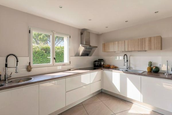 Maison
         7 pièces
        - 285 m² Bien prestige 890 000 € *