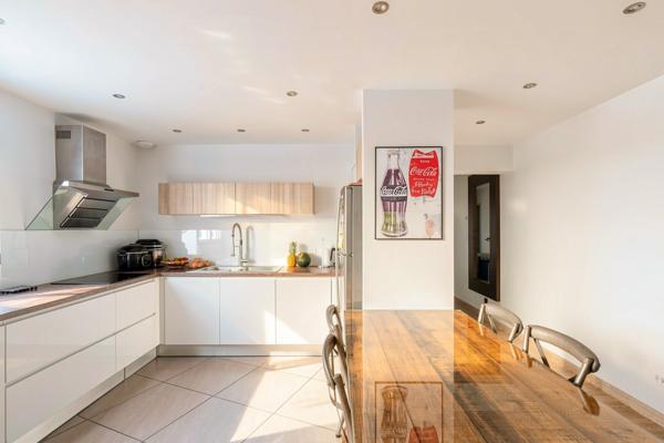 Maison
         7 pièces
        - 285 m² Bien prestige 890 000 € *