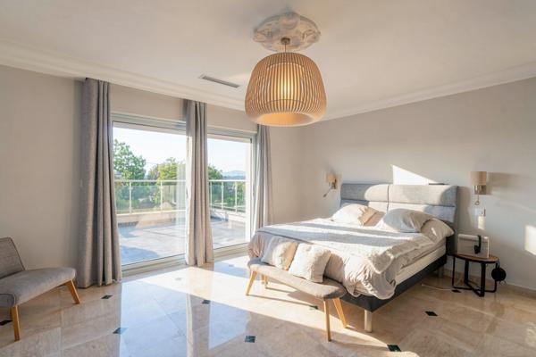 Maison
         7 pièces
        - 285 m² Bien prestige 890 000 € *