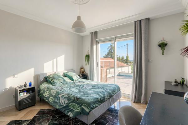 Maison
         7 pièces
        - 285 m² Bien prestige 890 000 € *