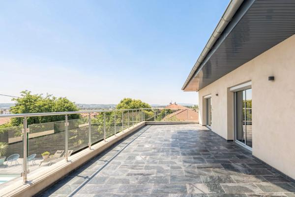Maison
         7 pièces
        - 285 m² Bien prestige 890 000 € *