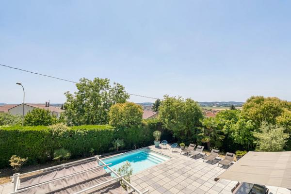 Maison
         7 pièces
        - 285 m² Bien prestige 890 000 € *