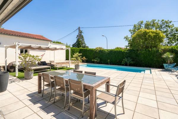 Maison
         7 pièces
        - 285 m² Bien prestige 890 000 € *