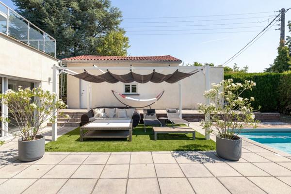 Maison
         7 pièces
        - 285 m² Bien prestige 890 000 € *