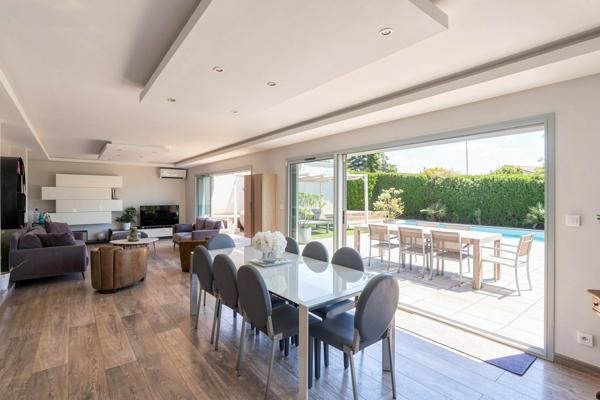 Maison
         7 pièces
        - 285 m² Bien prestige 890 000 € *