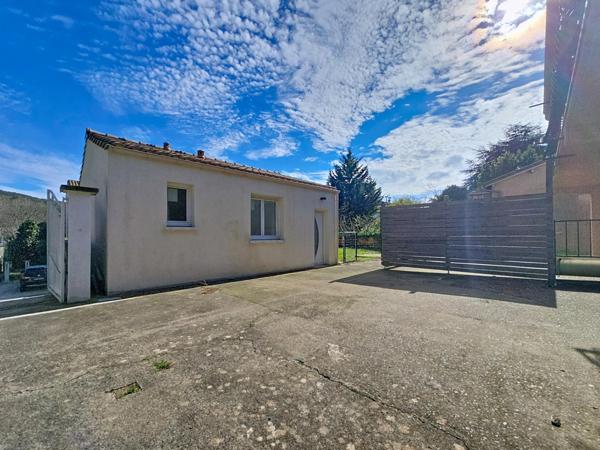 Bel ensemble immobilier sur les hauteurs offrant de multiples possibilités