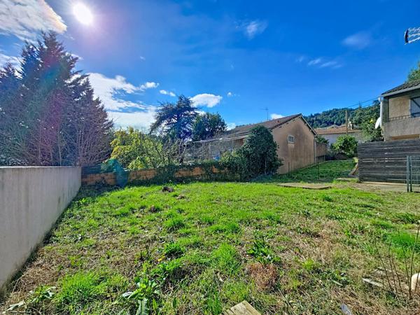 Bel ensemble immobilier sur les hauteurs offrant de multiples possibilités