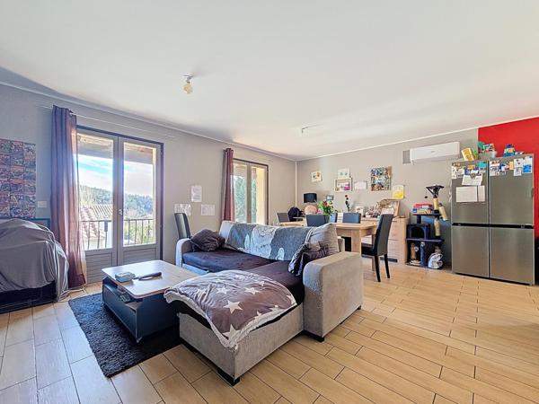 Bel ensemble immobilier sur les hauteurs offrant de multiples possibilités