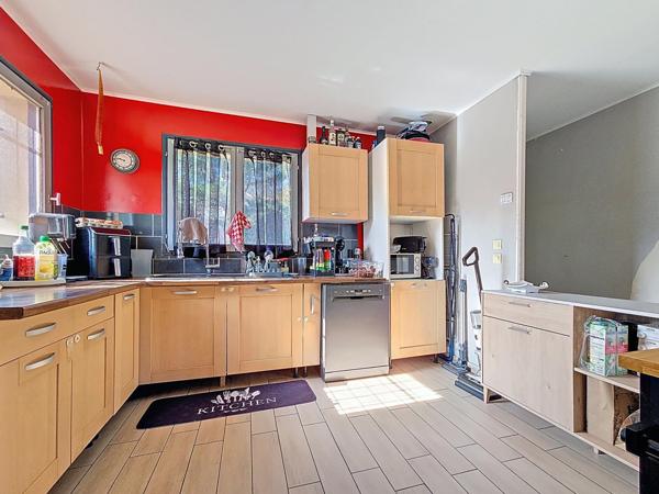 Bel ensemble immobilier sur les hauteurs offrant de multiples possibilités