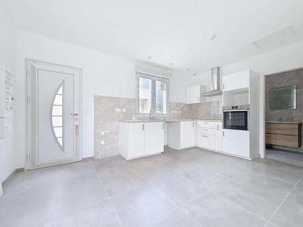 Bel ensemble immobilier sur les hauteurs offrant de multiples possibilités