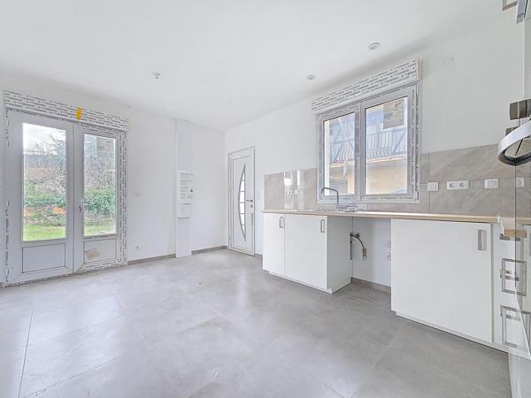 Bel ensemble immobilier sur les hauteurs offrant de multiples possibilités