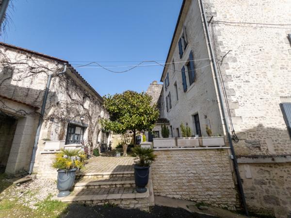 Immeuble à vendre à Chalais (16210) - Charente