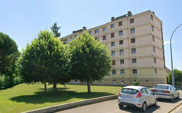 Vente                                                      Appartement
                        
                     4 pièces                      81 m2                     à Luisant