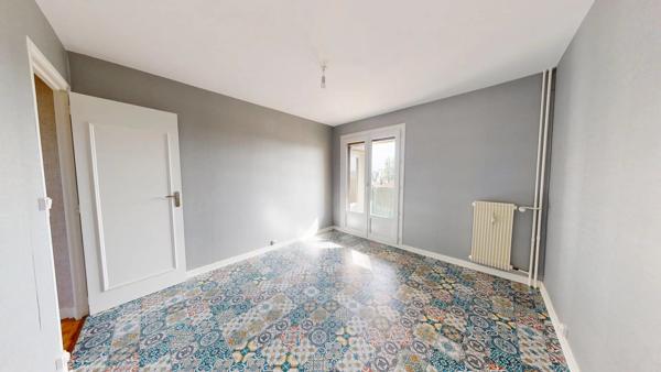 Vente                                                      Appartement
                        
                     4 pièces                      81 m2                     à Luisant