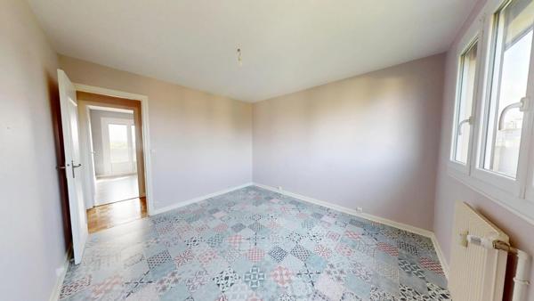Vente                                                      Appartement
                        
                     4 pièces                      81 m2                     à Luisant