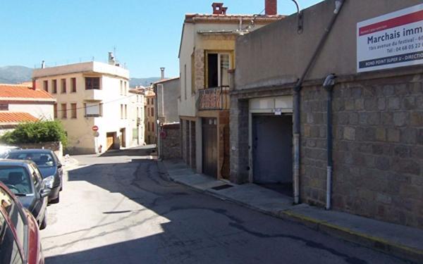 Stationnement à louer    Prades