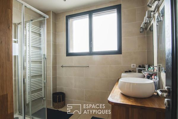 Maison de ville rénovée avec garage et jardin