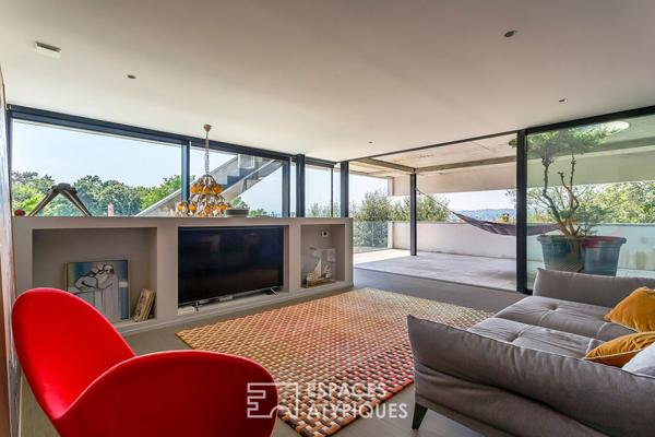 Villa d’architecte aux lignes modernes avec piscine dans le Bourg de Caluire-et-Cuire