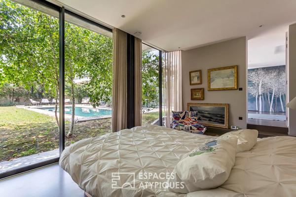 Villa d’architecte aux lignes modernes avec piscine dans le Bourg de Caluire-et-Cuire