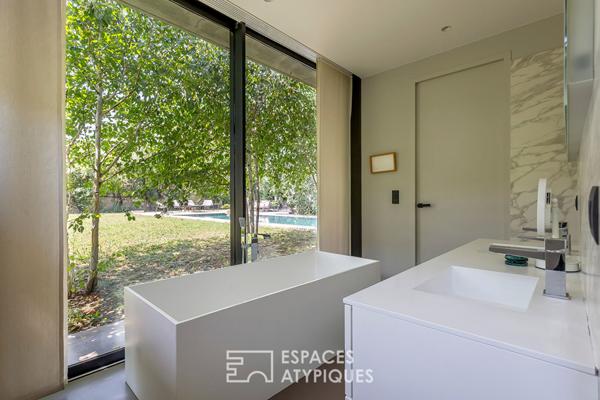 Villa d’architecte aux lignes modernes avec piscine dans le Bourg de Caluire-et-Cuire
