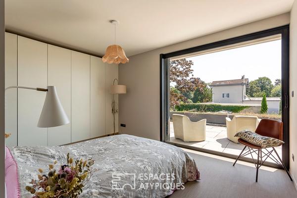 Villa d’architecte aux lignes modernes avec piscine dans le Bourg de Caluire-et-Cuire