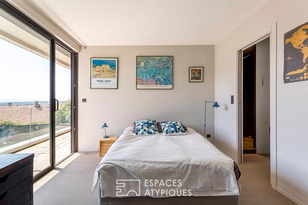 Villa d’architecte aux lignes modernes avec piscine dans le Bourg de Caluire-et-Cuire