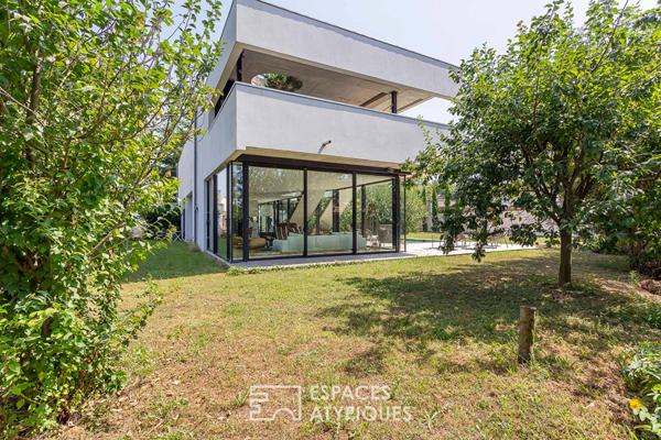 Villa d’architecte aux lignes modernes avec piscine dans le Bourg de Caluire-et-Cuire