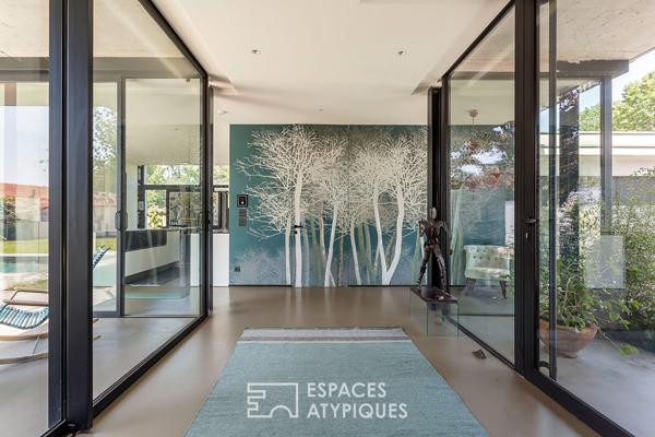 Villa d’architecte aux lignes modernes avec piscine dans le Bourg de Caluire-et-Cuire